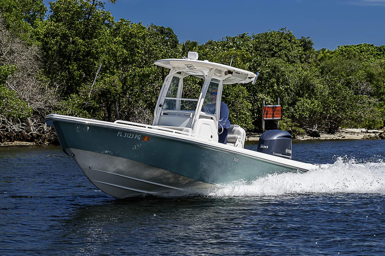 24 Everglades yacht photo 32