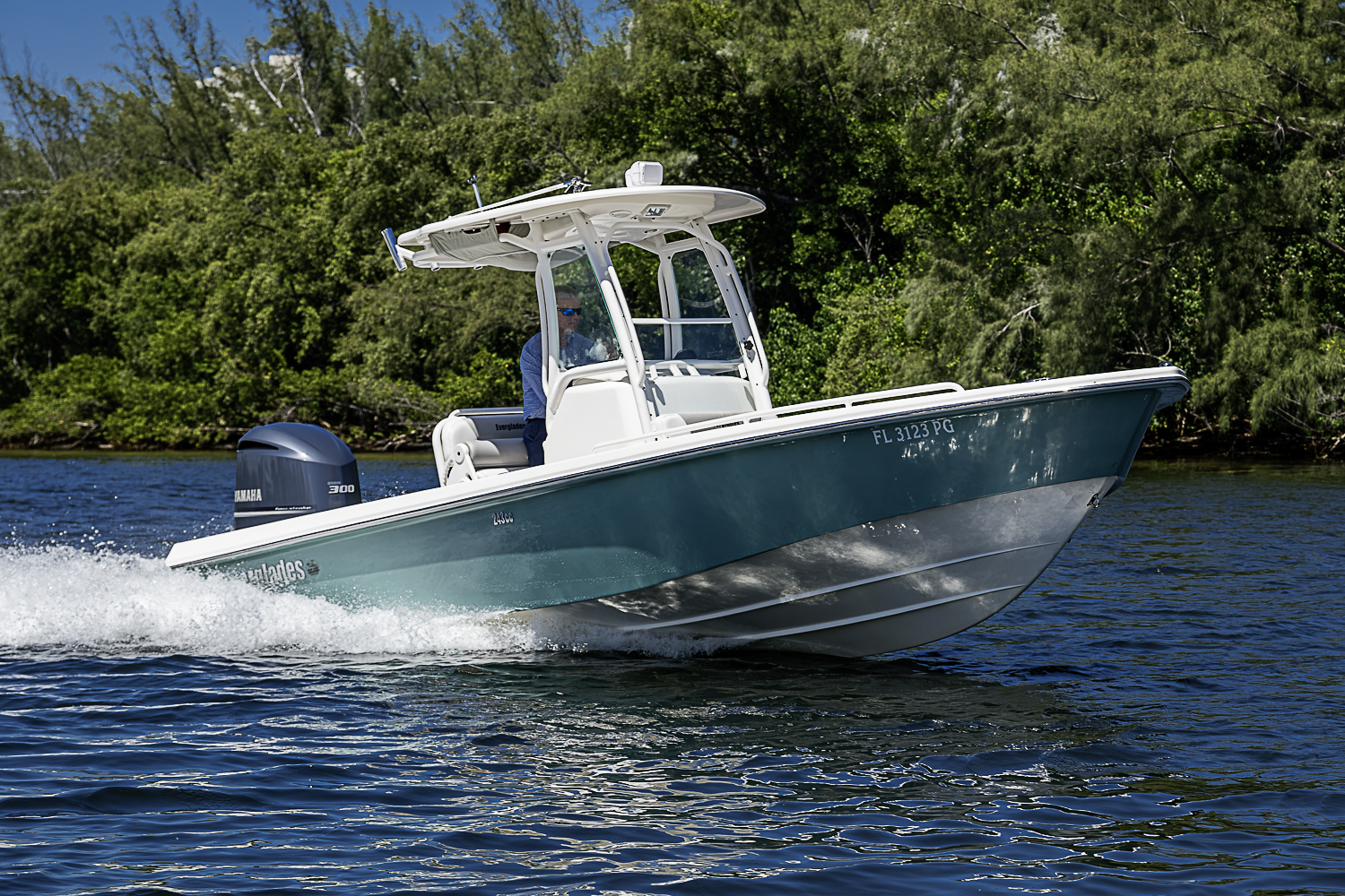 24 Everglades yacht photo 22