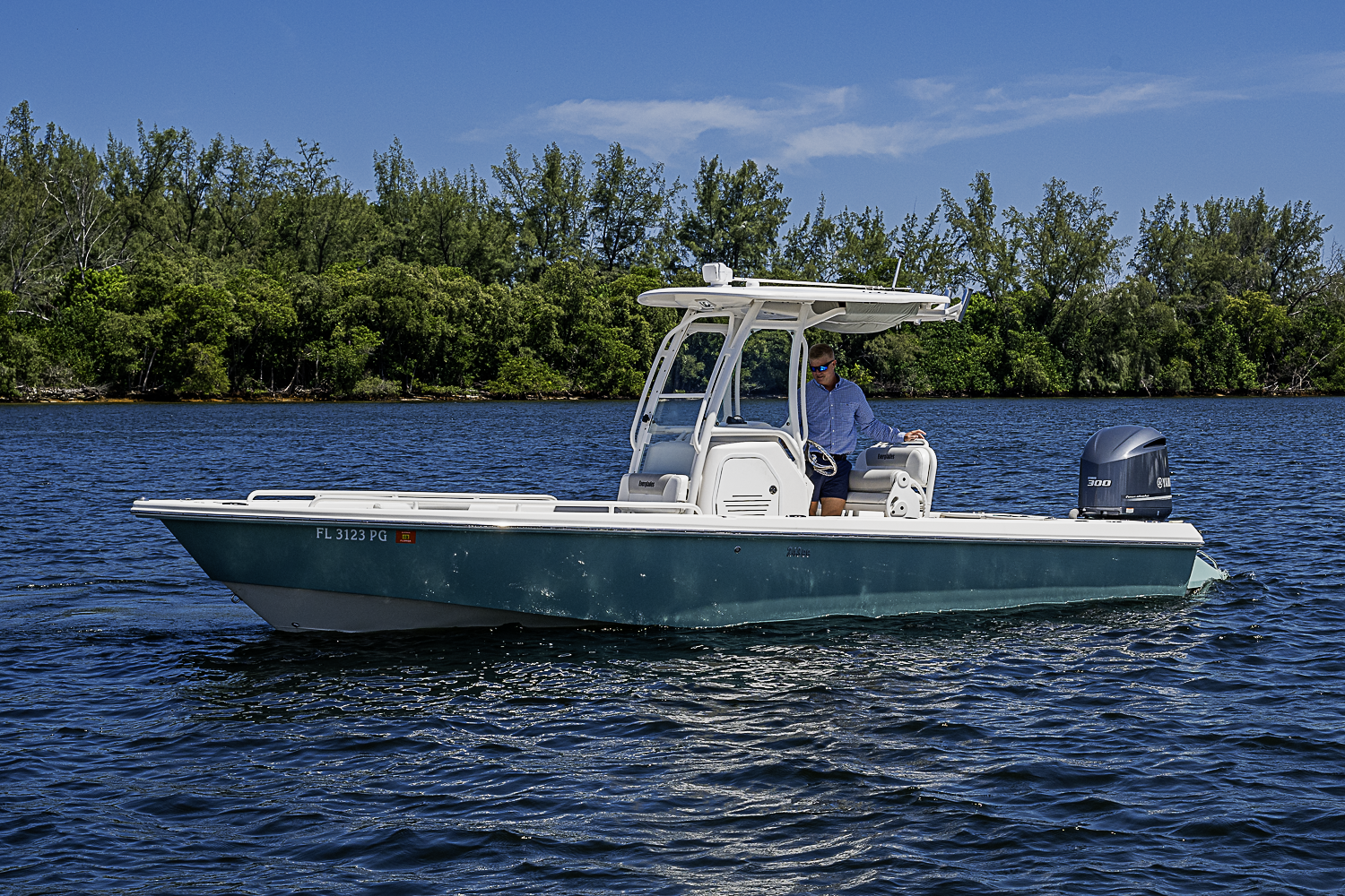 24 Everglades yacht photo 3