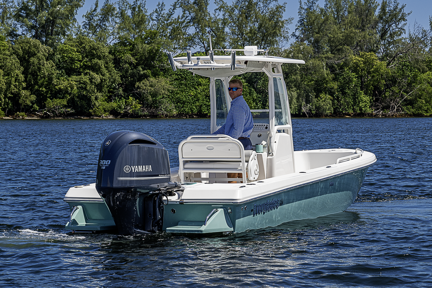 24 Everglades yacht photo 14