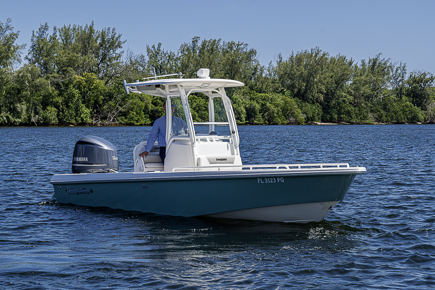 24 Everglades yacht photo 8