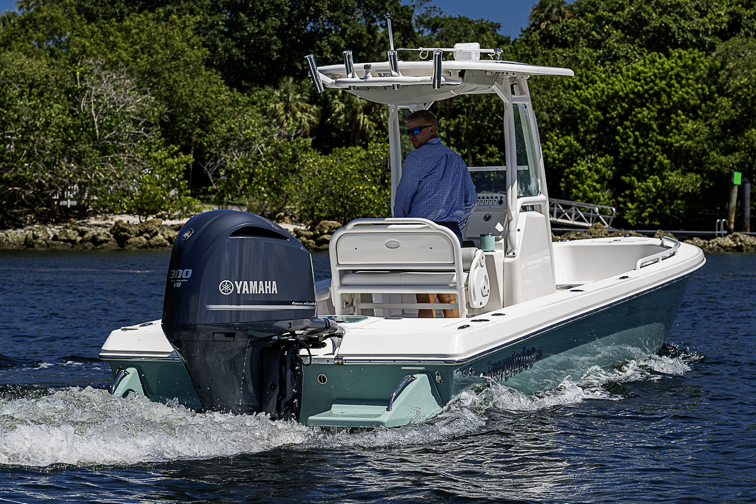 24 Everglades yacht photo 30