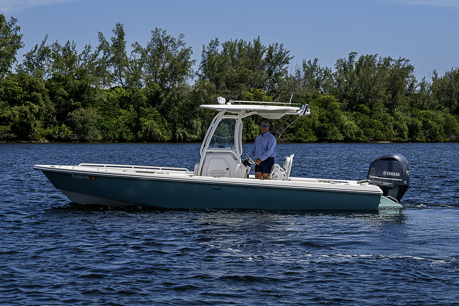 24 Everglades yacht photo 18