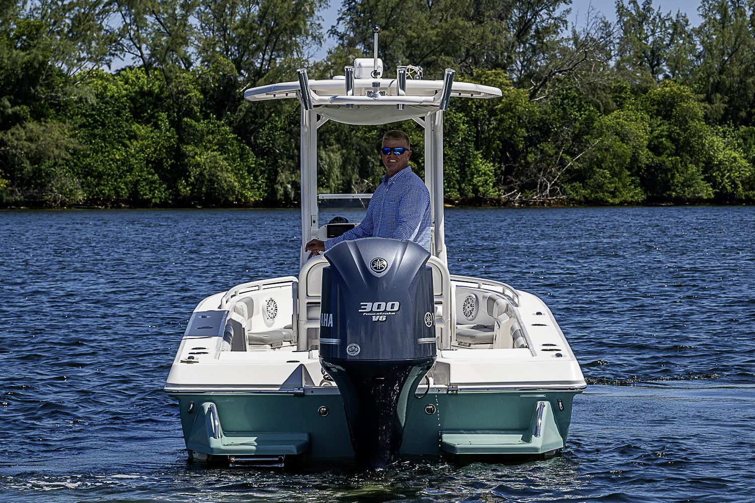 24 Everglades yacht photo 15