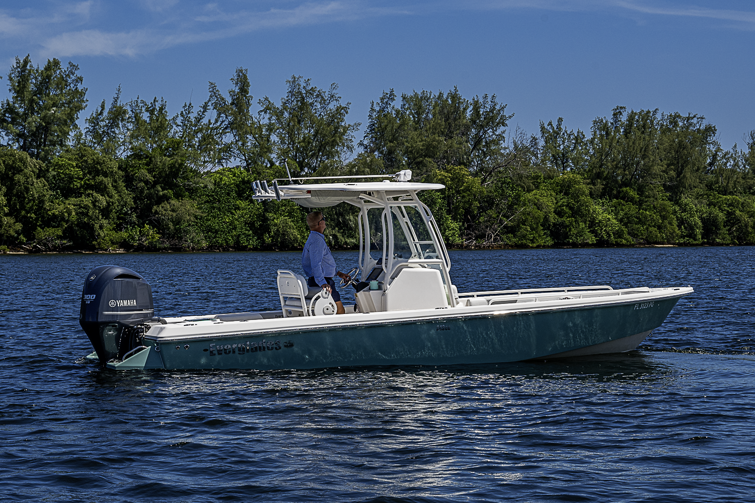 24 Everglades yacht photo 11