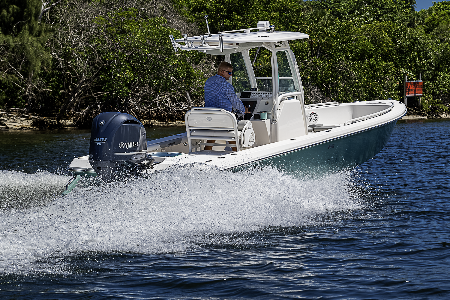 24 Everglades yacht photo 27
