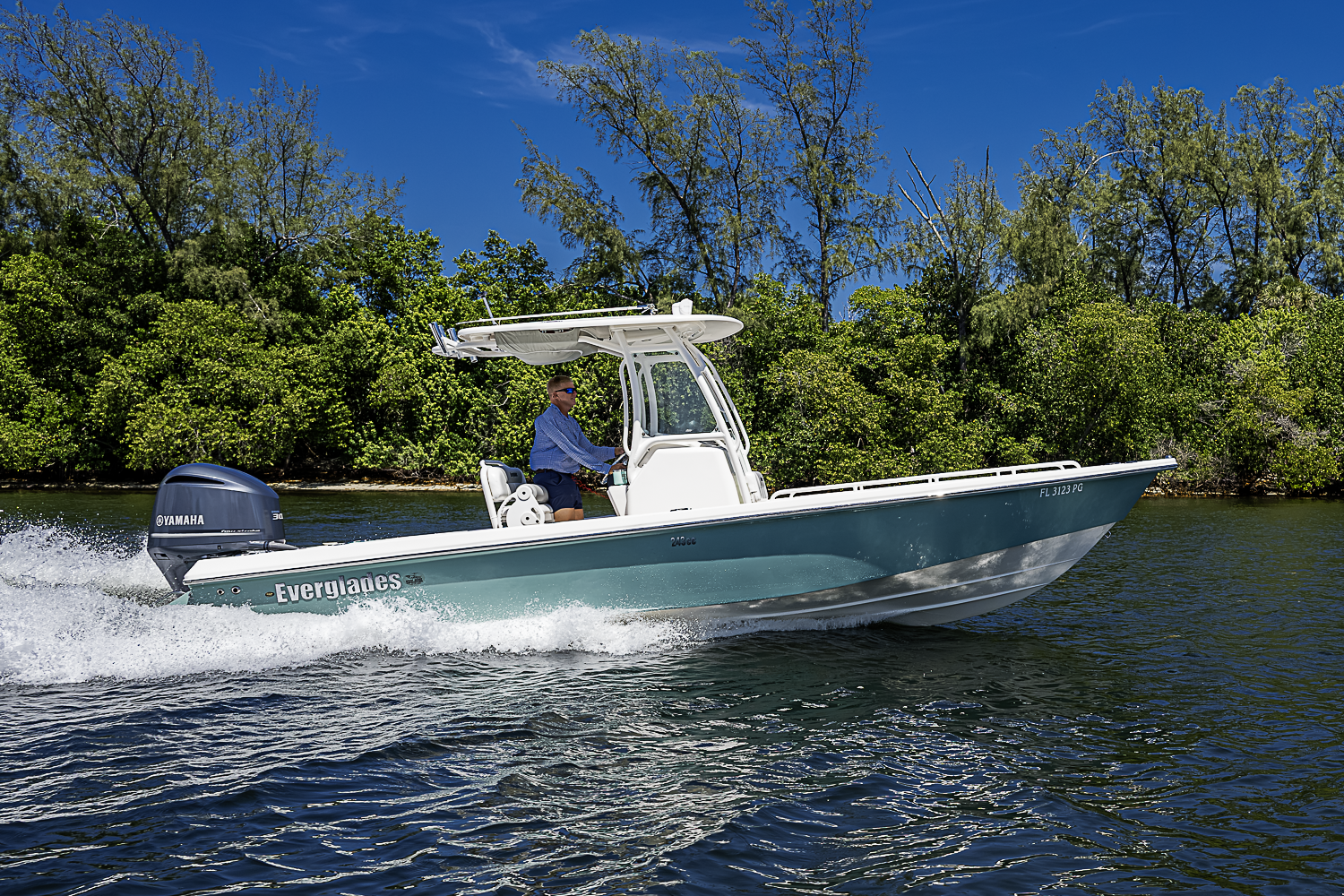 24 Everglades yacht photo 25