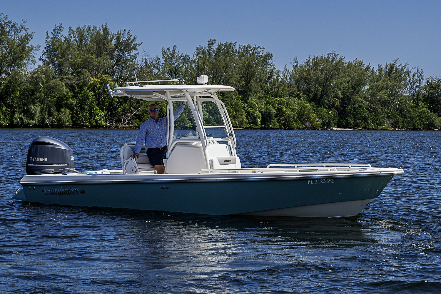 24 Everglades yacht photo 9