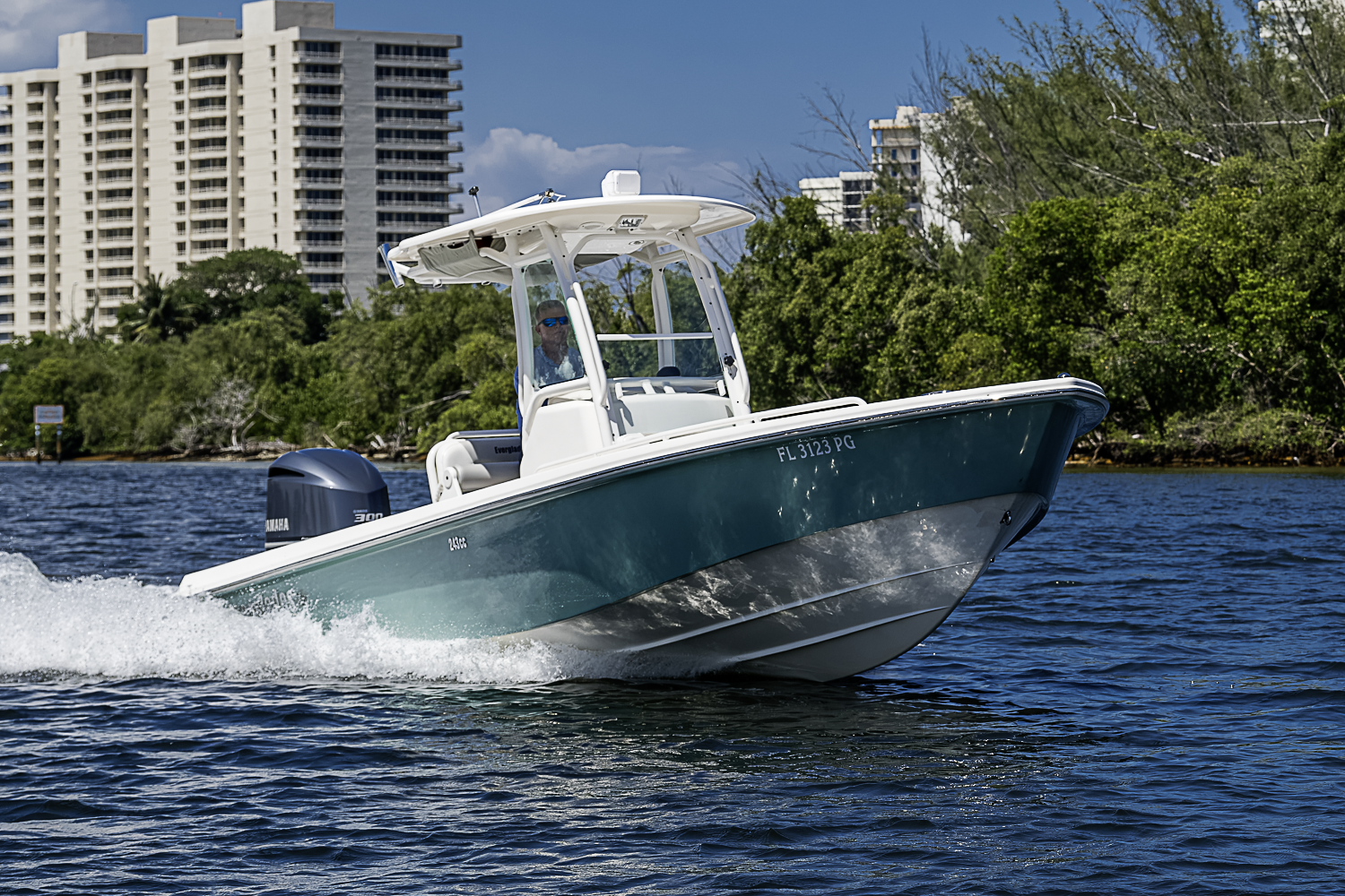 24 Everglades yacht photo 21