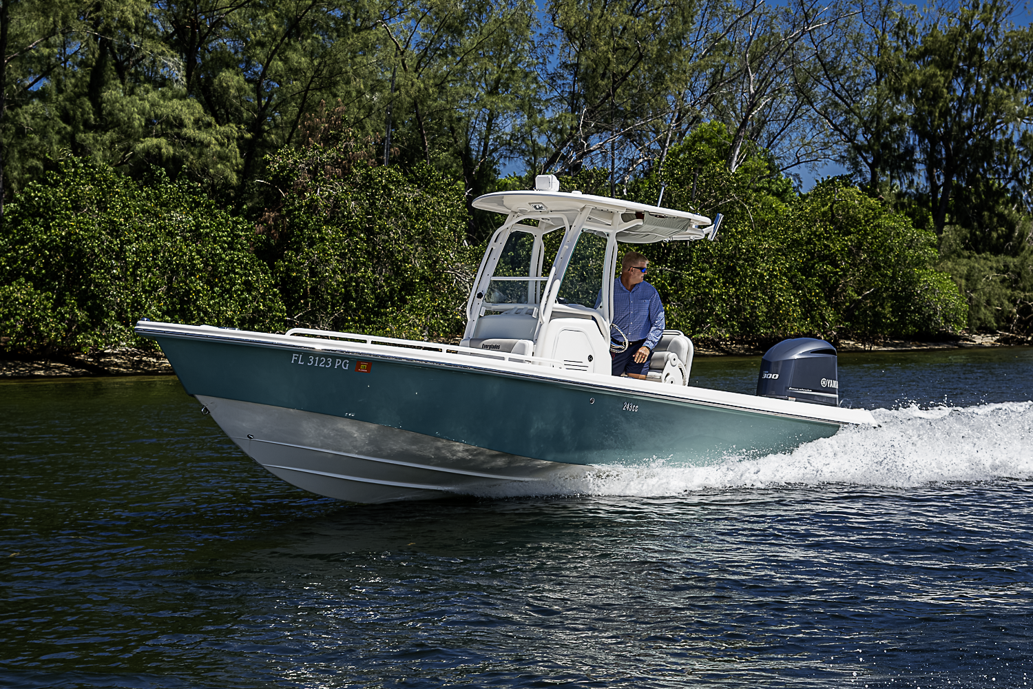 24 Everglades yacht photo 34