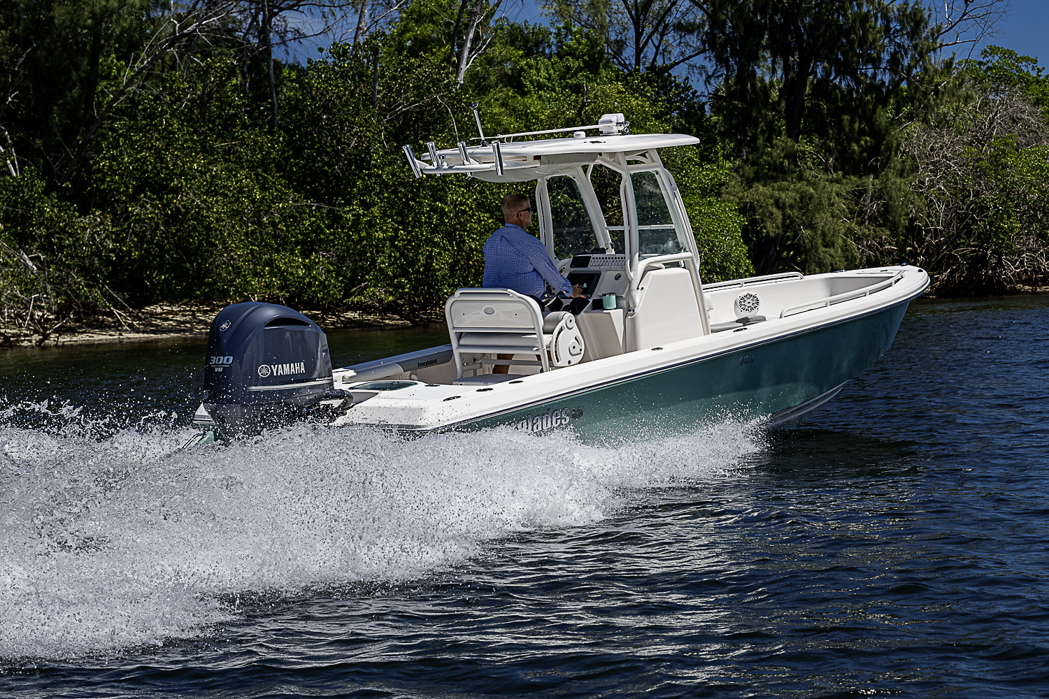 24 Everglades yacht photo 26