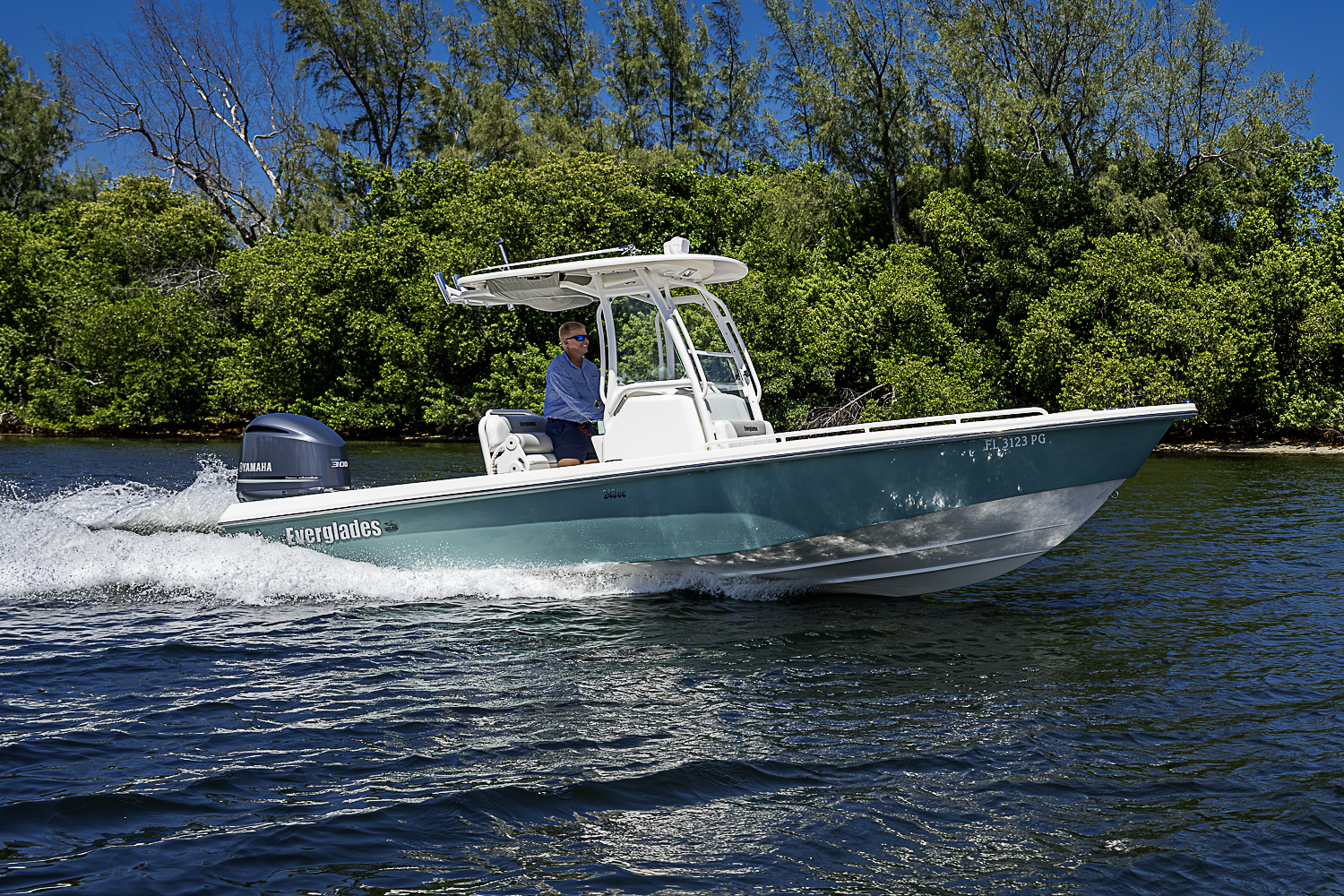 24 Everglades yacht photo 24