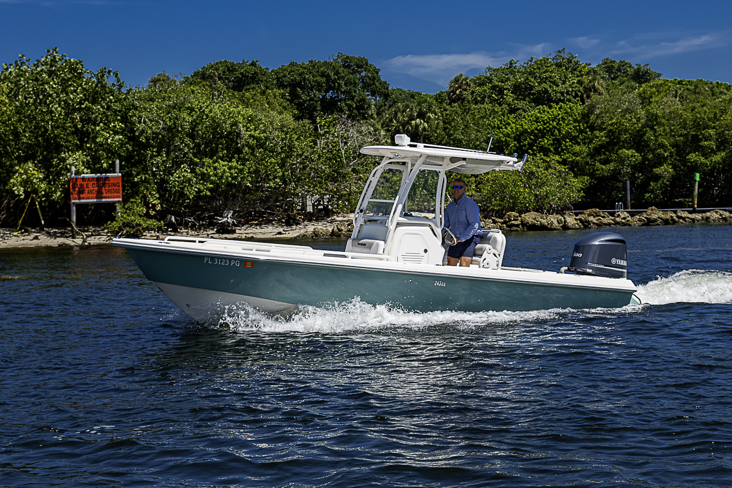 24 Everglades yacht photo 31