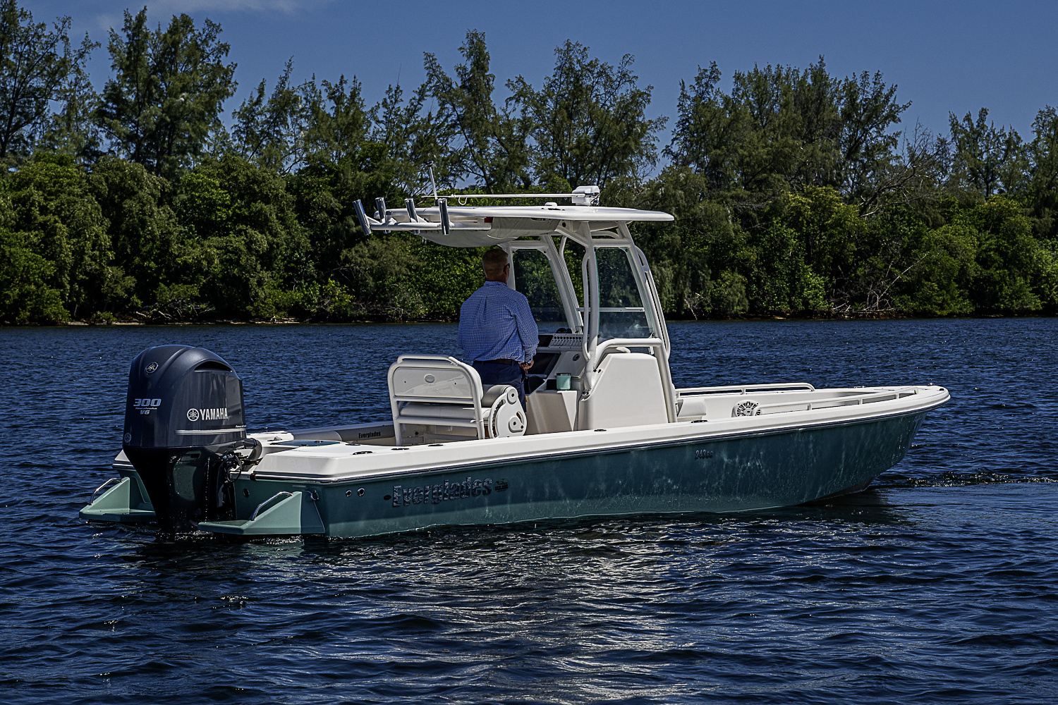 24 Everglades yacht photo 12