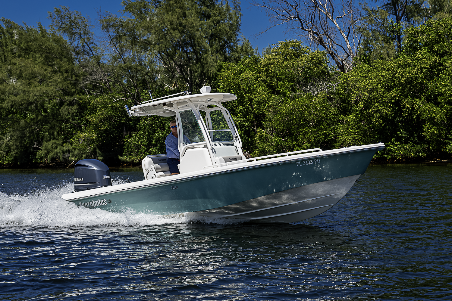 24 Everglades yacht photo 23