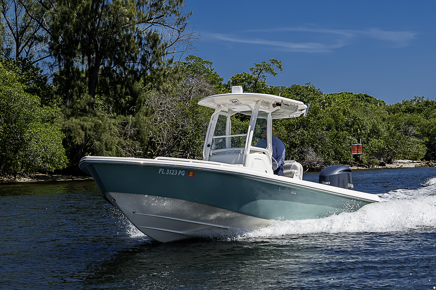 24 Everglades yacht photo 33