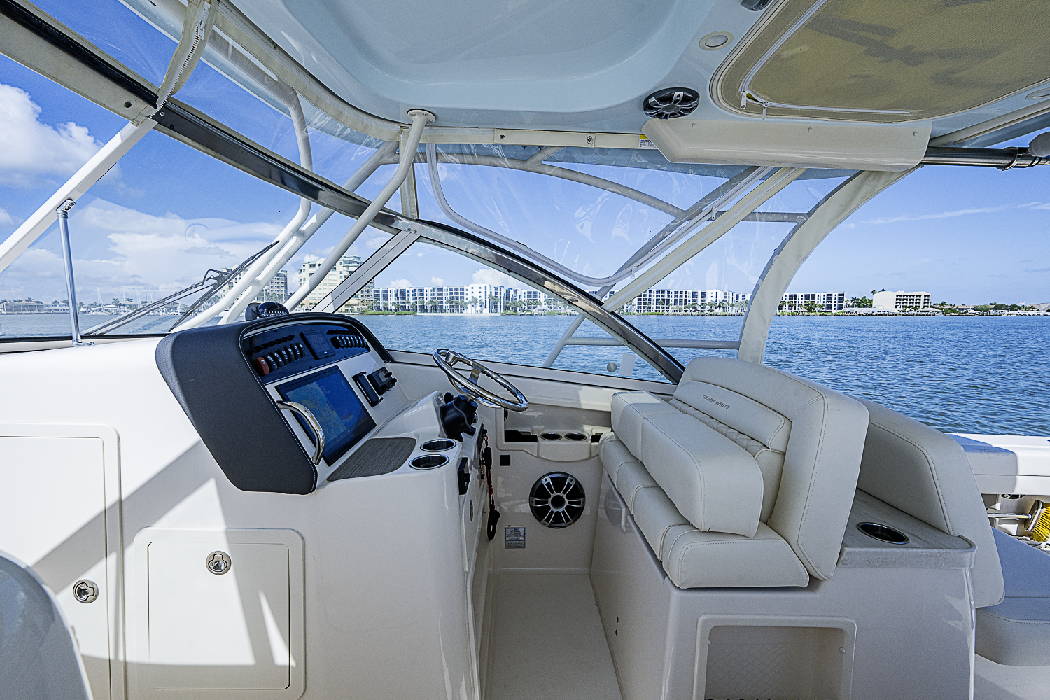 Parrotts Perch yacht photo 47