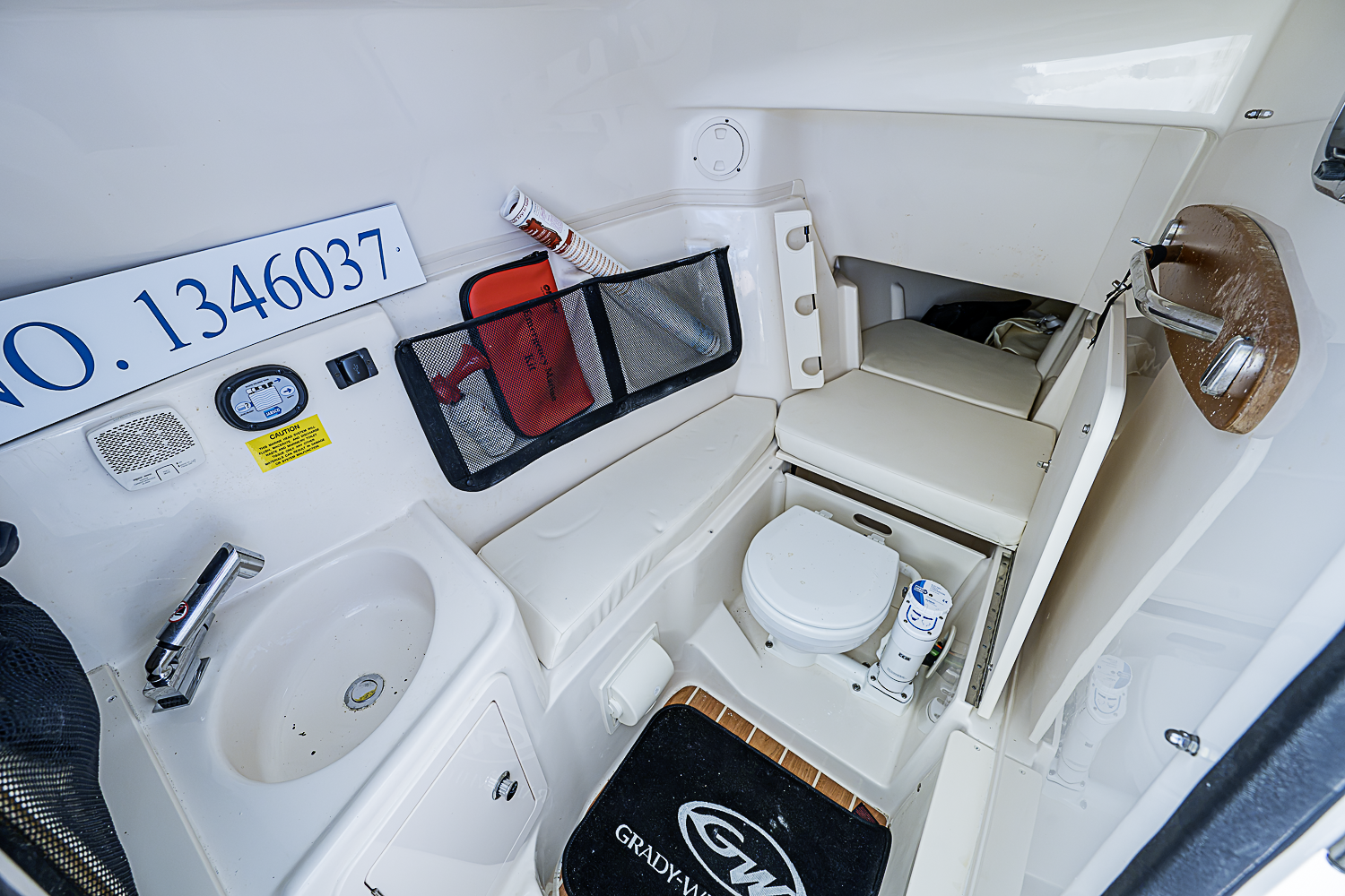 Parrotts Perch yacht photo 27