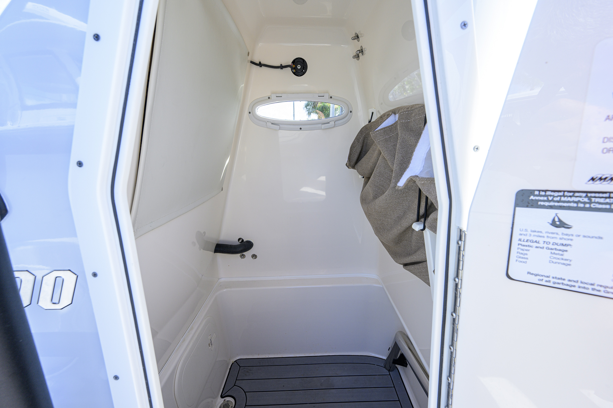 2600-044 yacht photo 60
