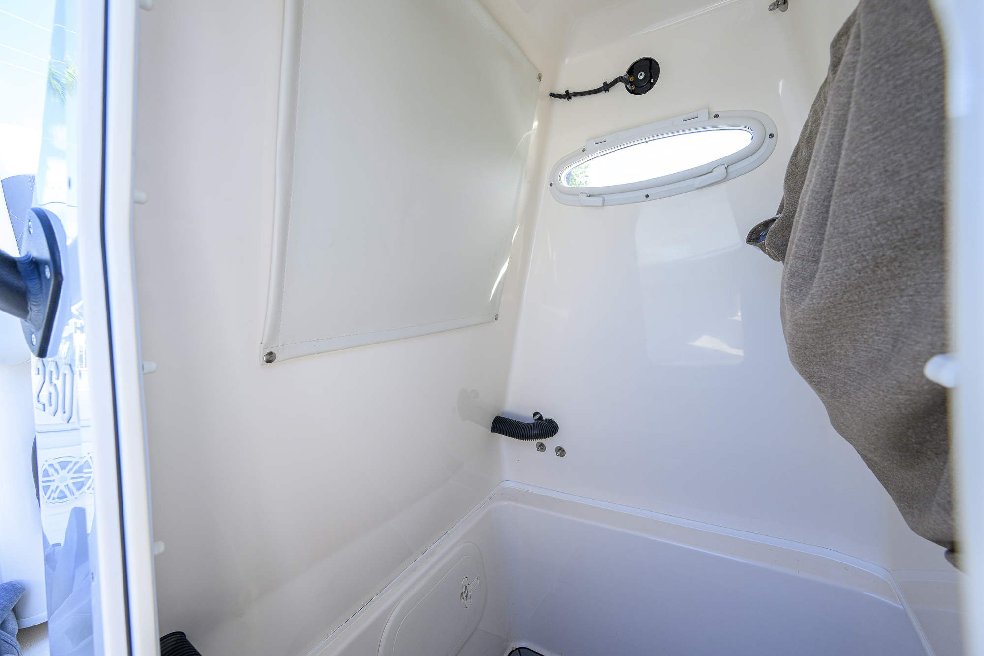 2600-044 yacht photo 61