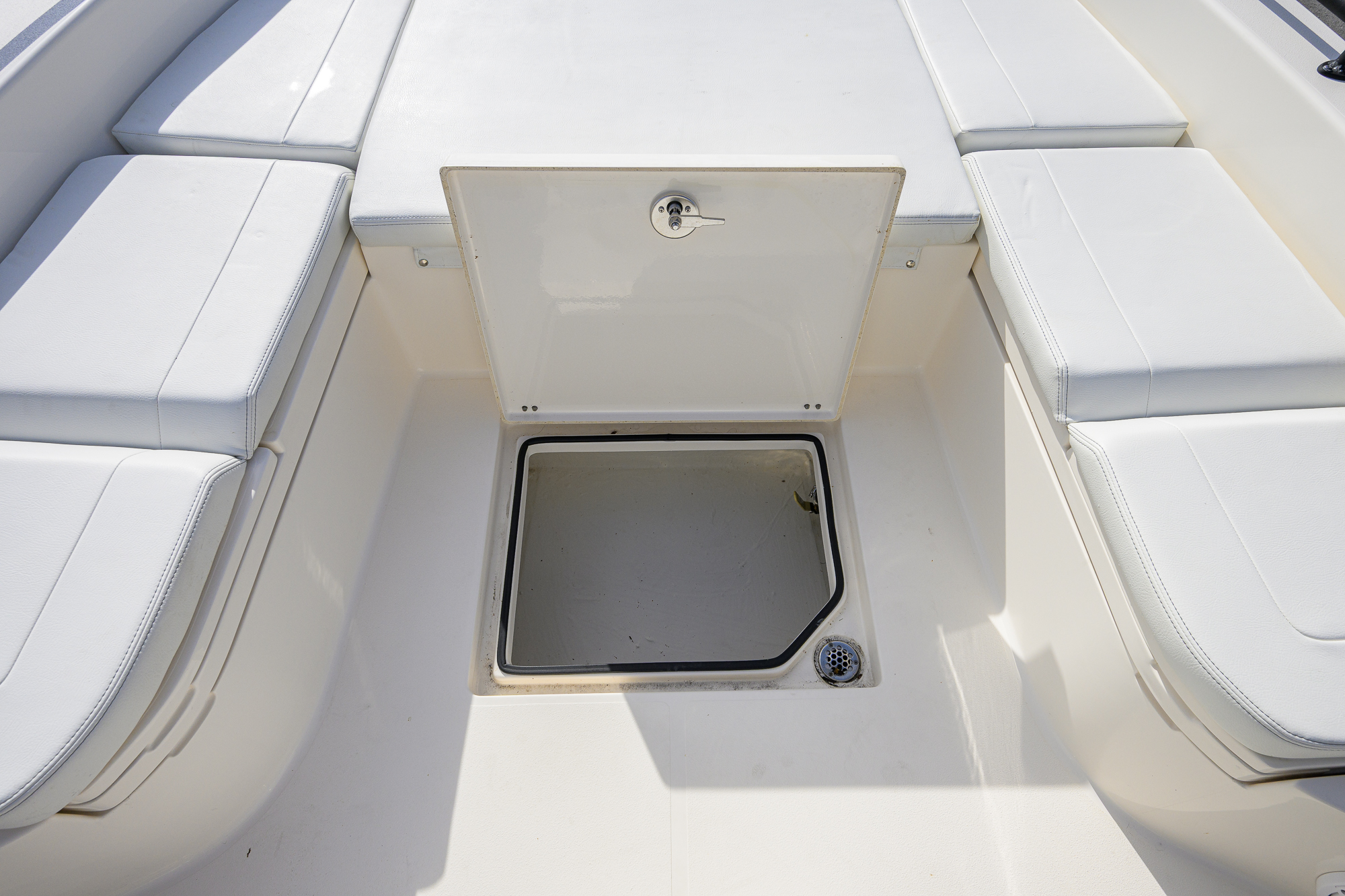 2600-044 yacht photo 26