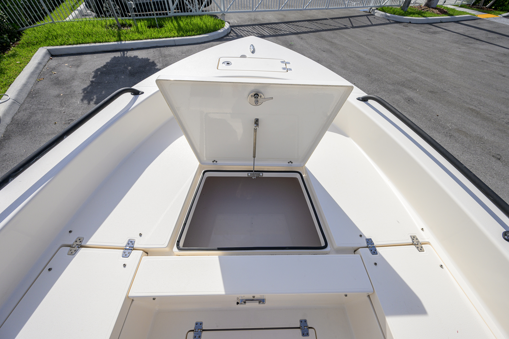 2600-044 yacht photo 30