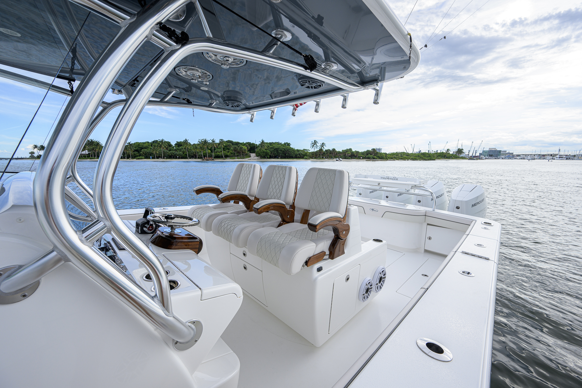 Overbooked yacht photo 82