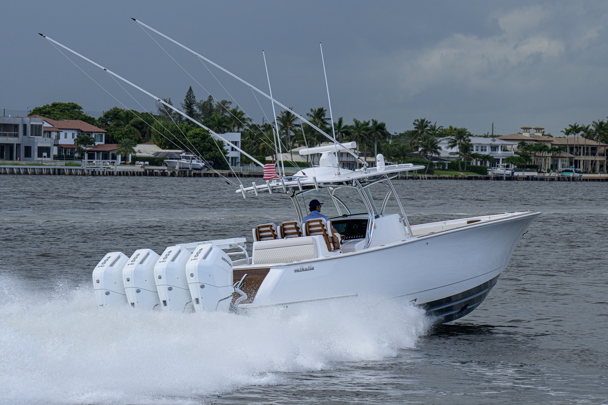 Overbooked yacht photo 19