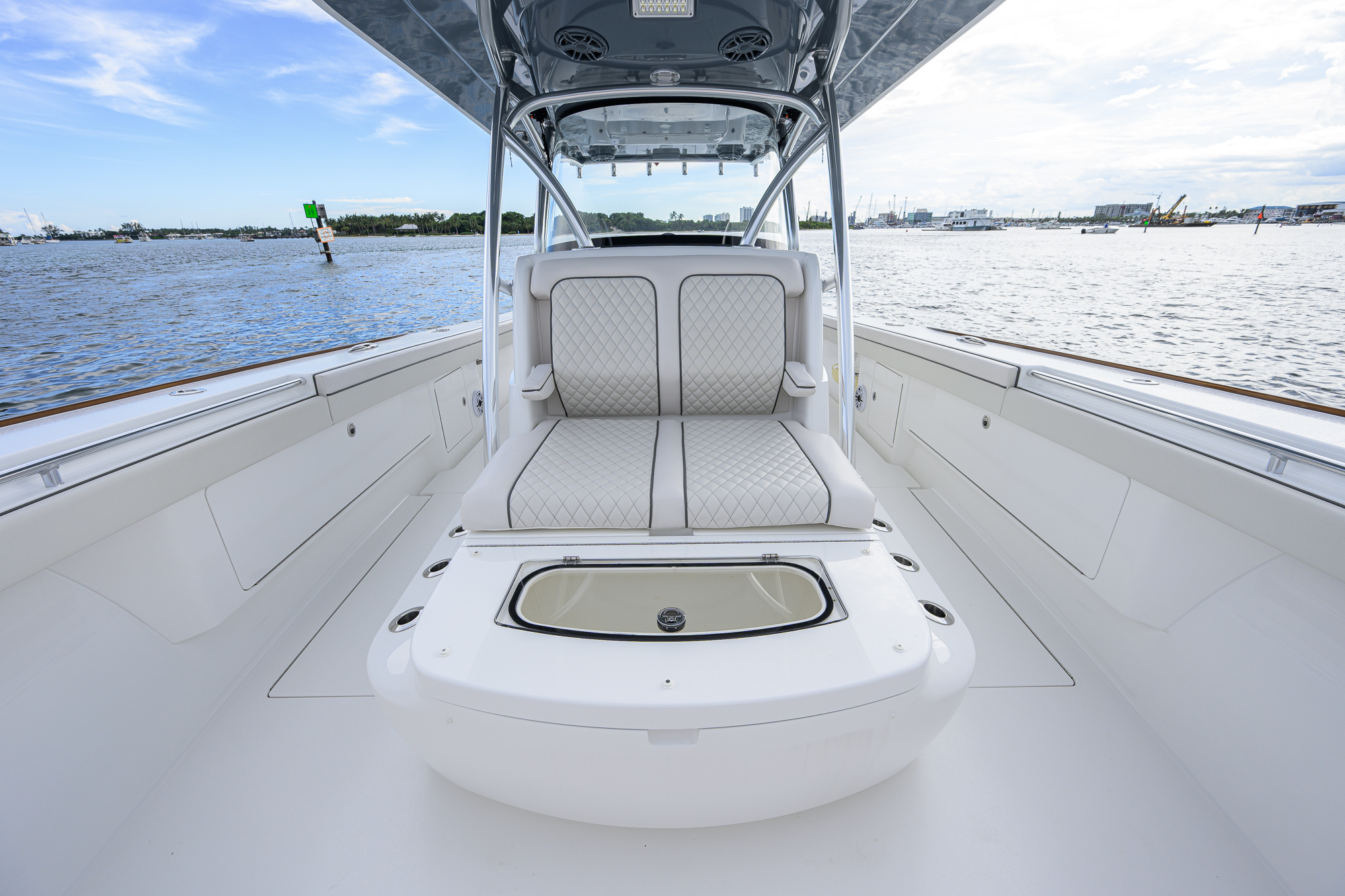 Overbooked yacht photo 47