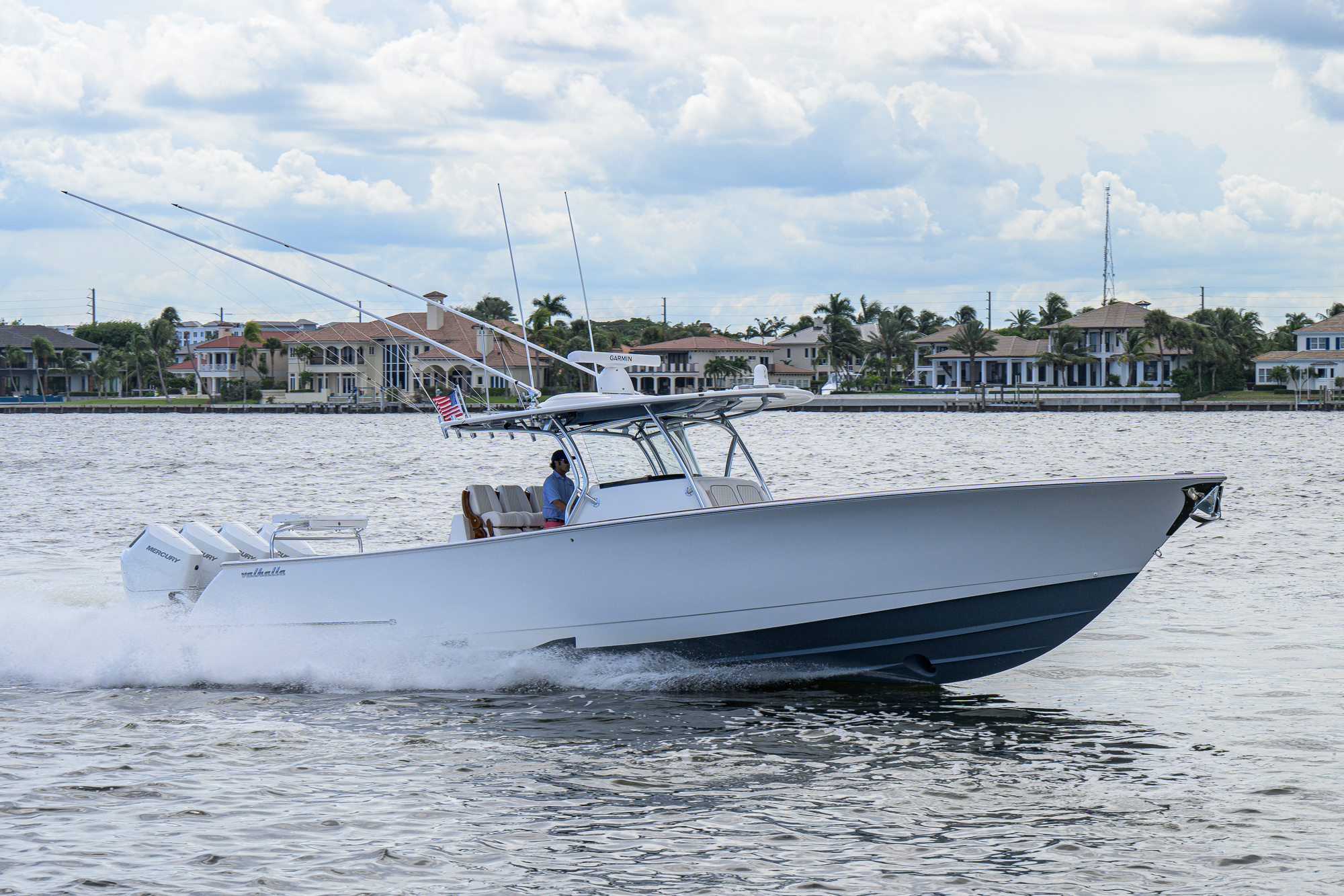 Overbooked yacht photo 15