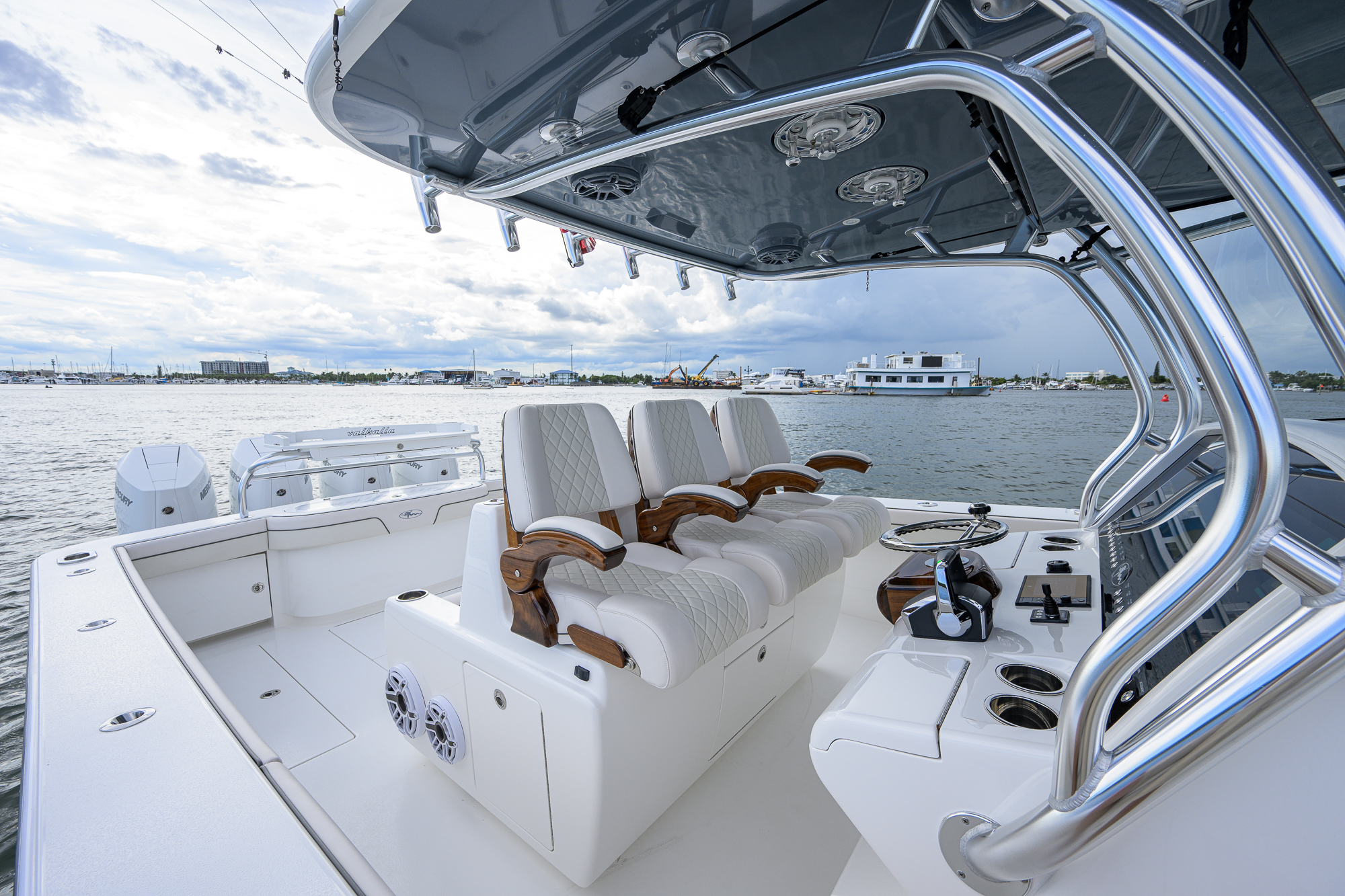 Overbooked yacht photo 81