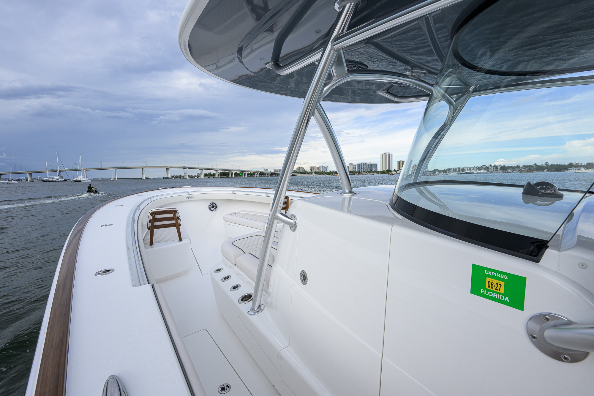Overbooked yacht photo 36