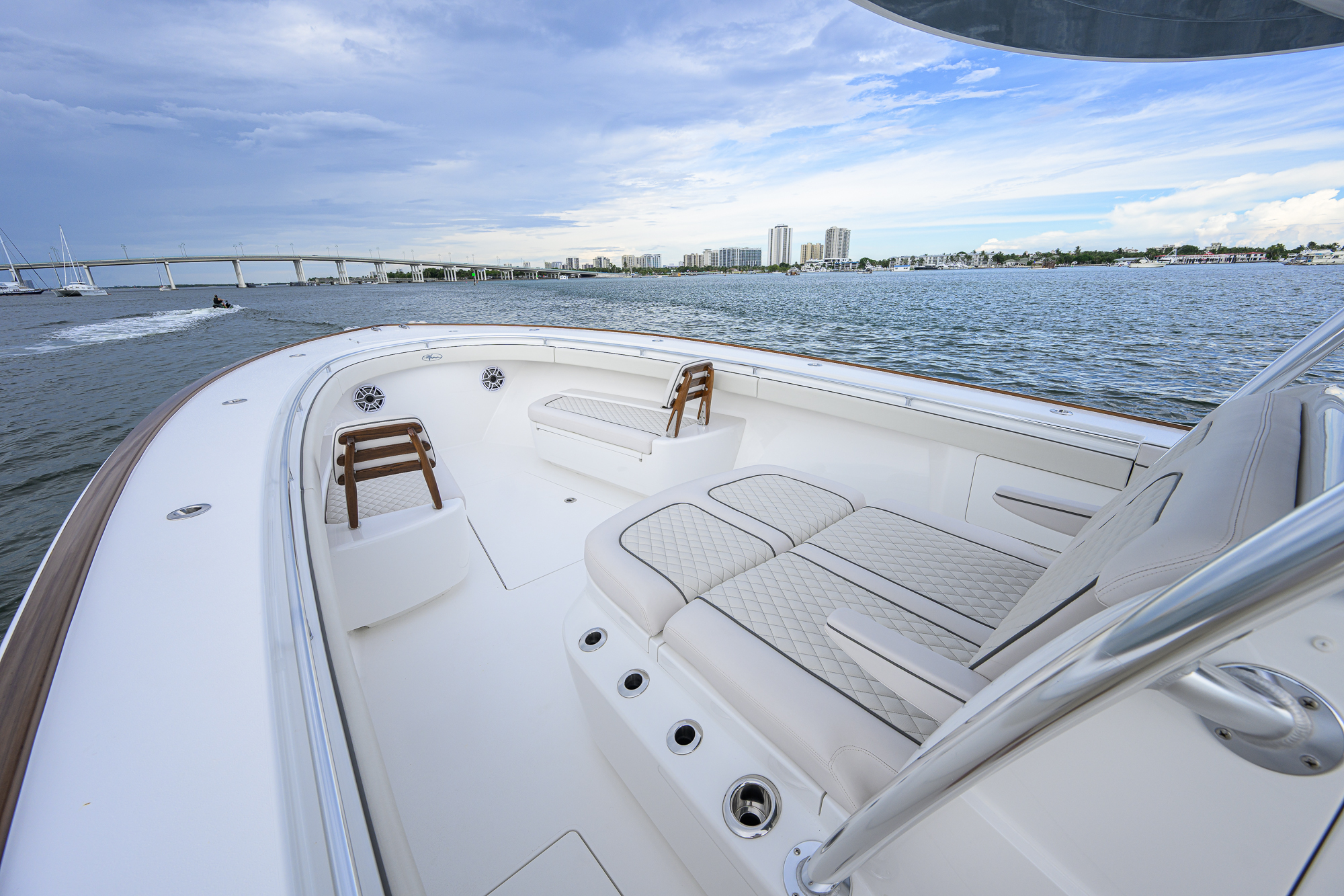 Overbooked yacht photo 37