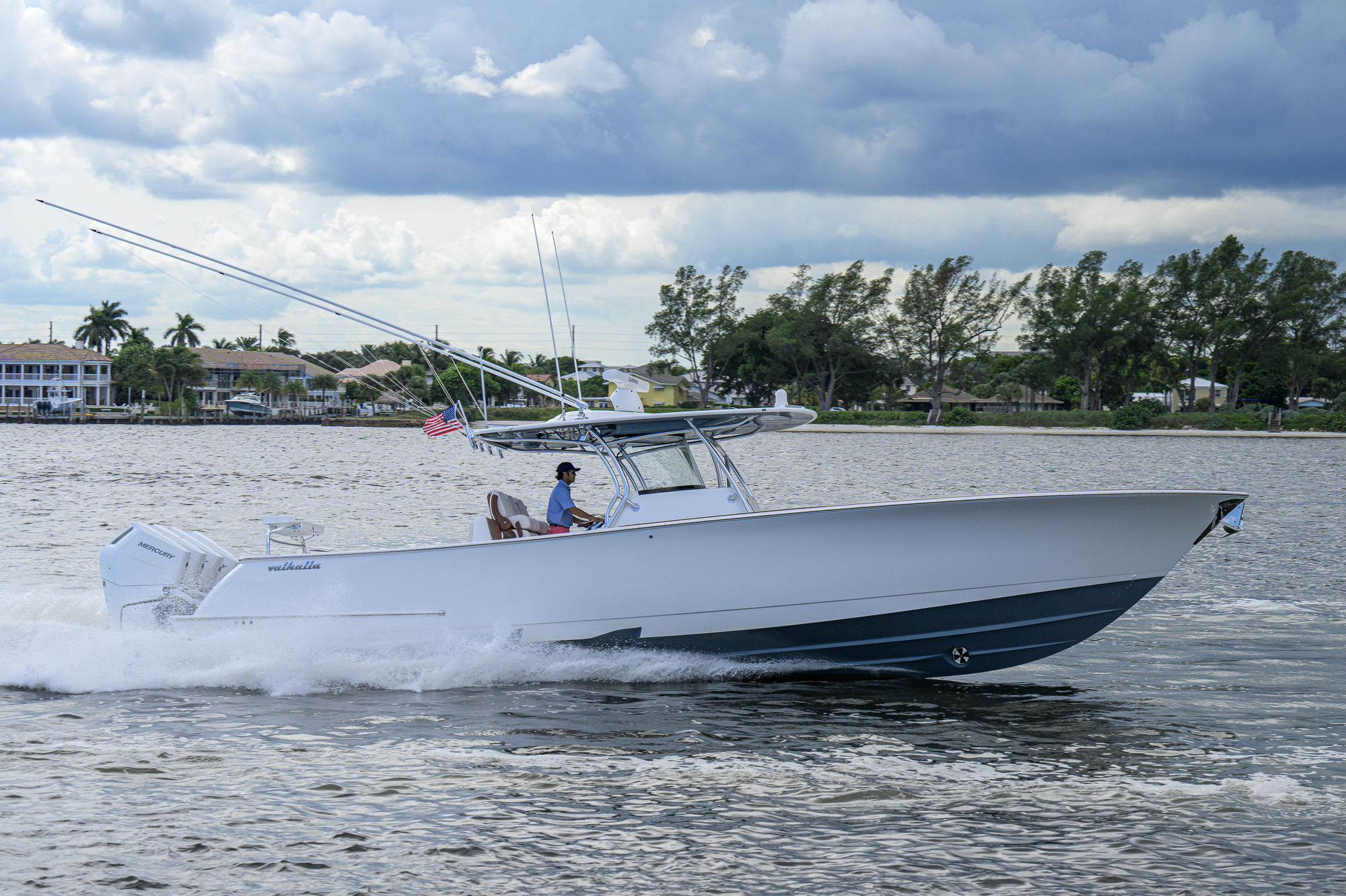Overbooked yacht photo 17