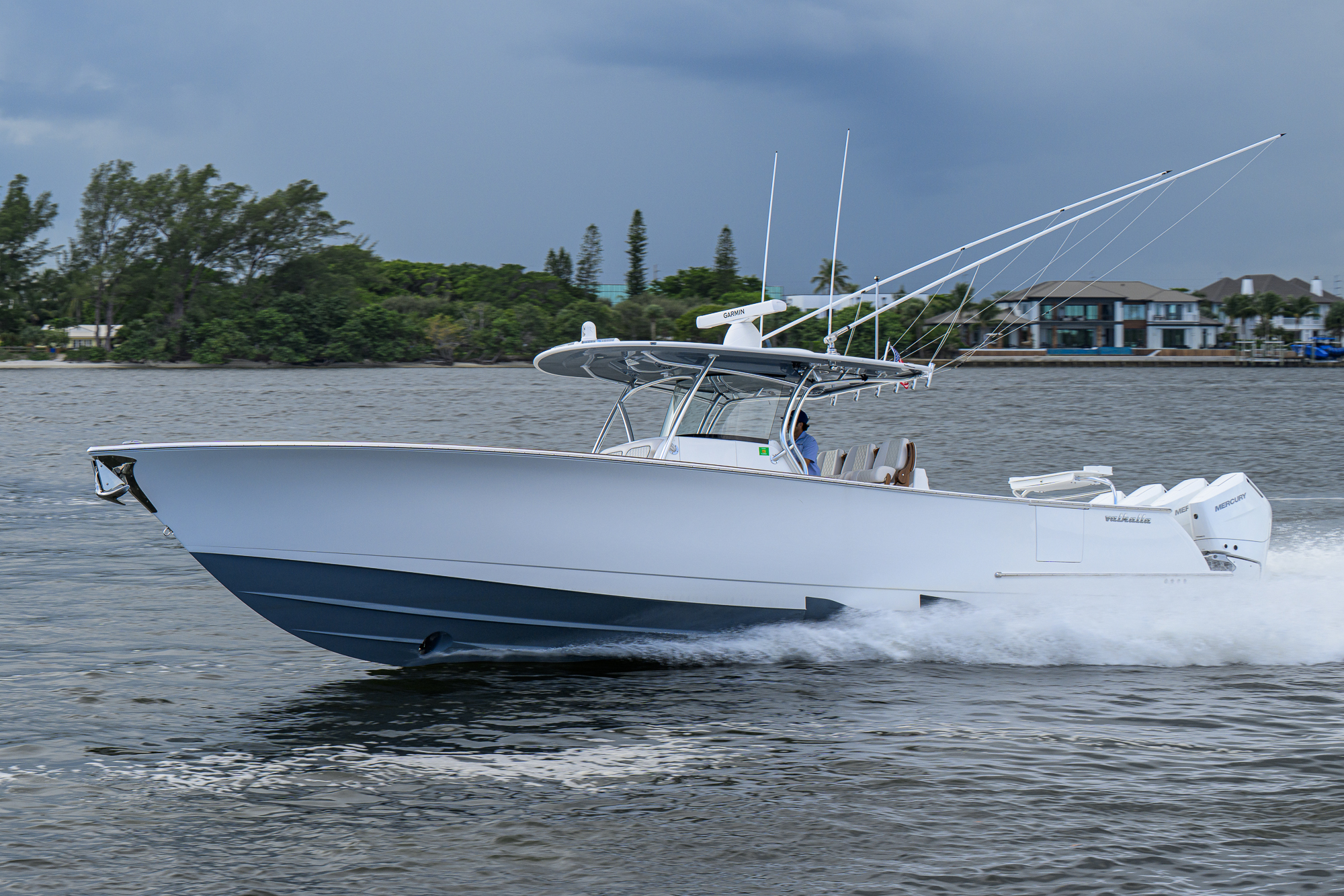 Overbooked yacht photo 24