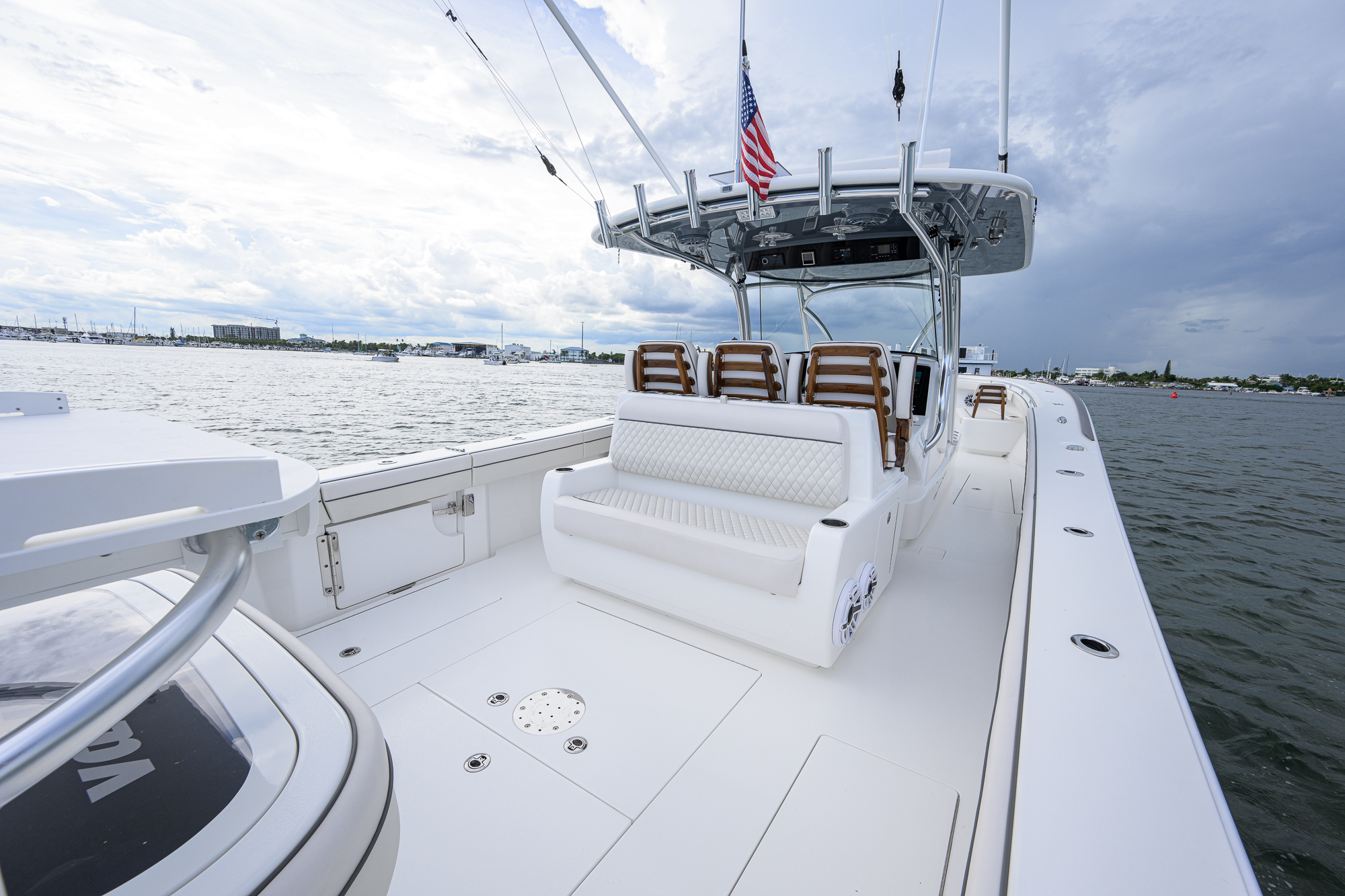 Overbooked yacht photo 57