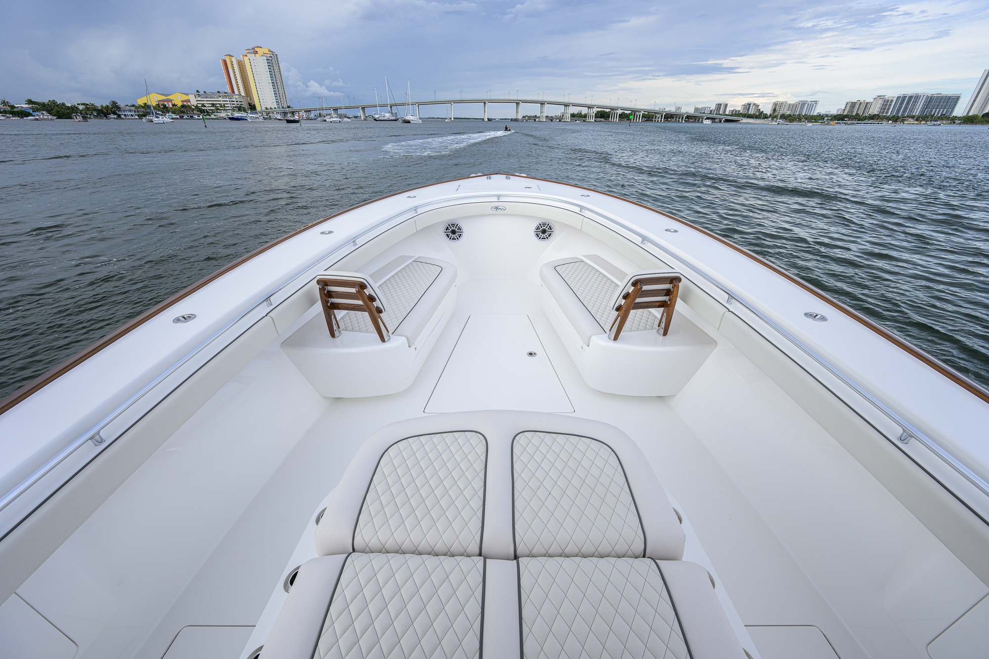 Overbooked yacht photo 38