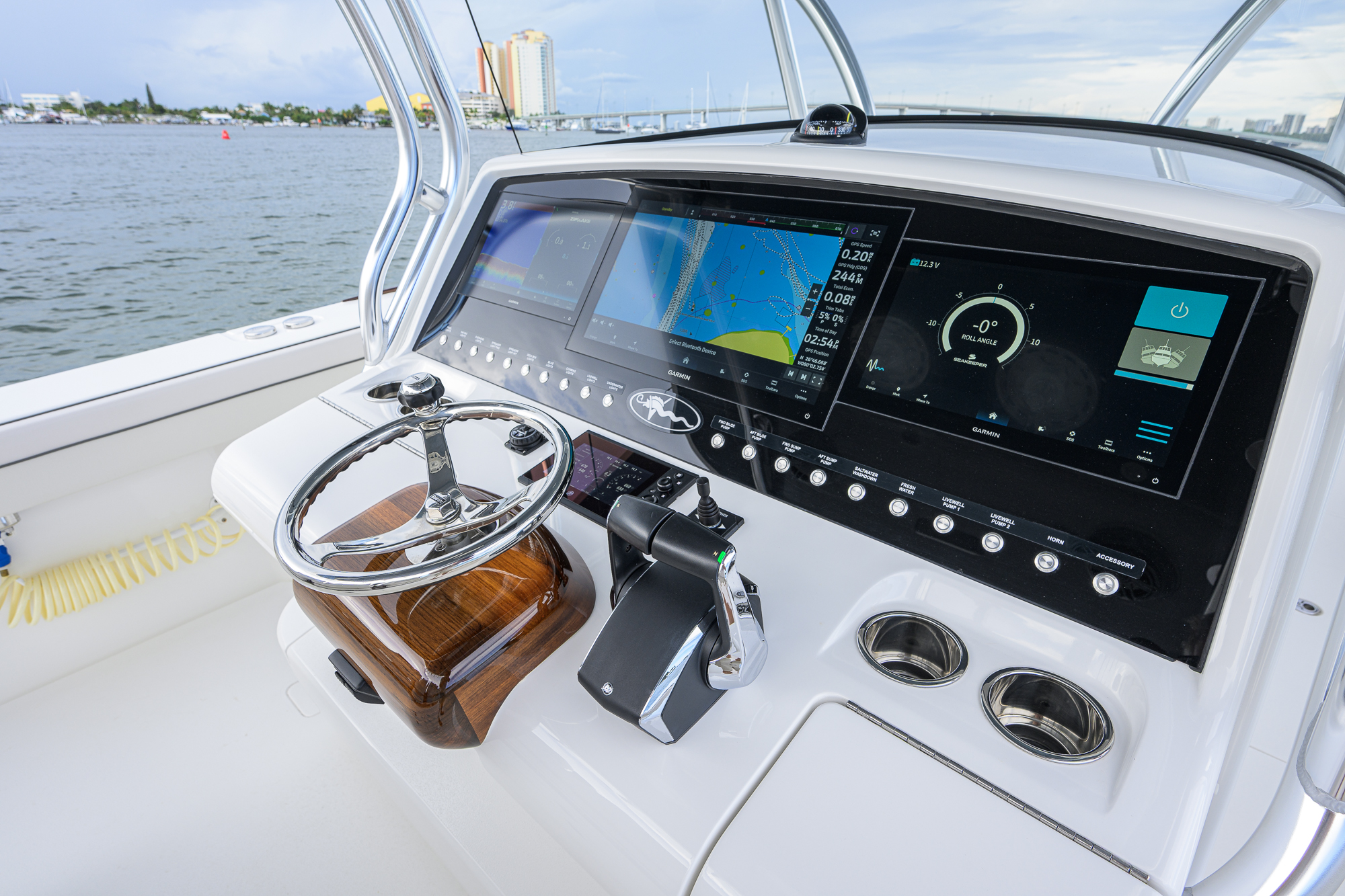Overbooked yacht photo 78