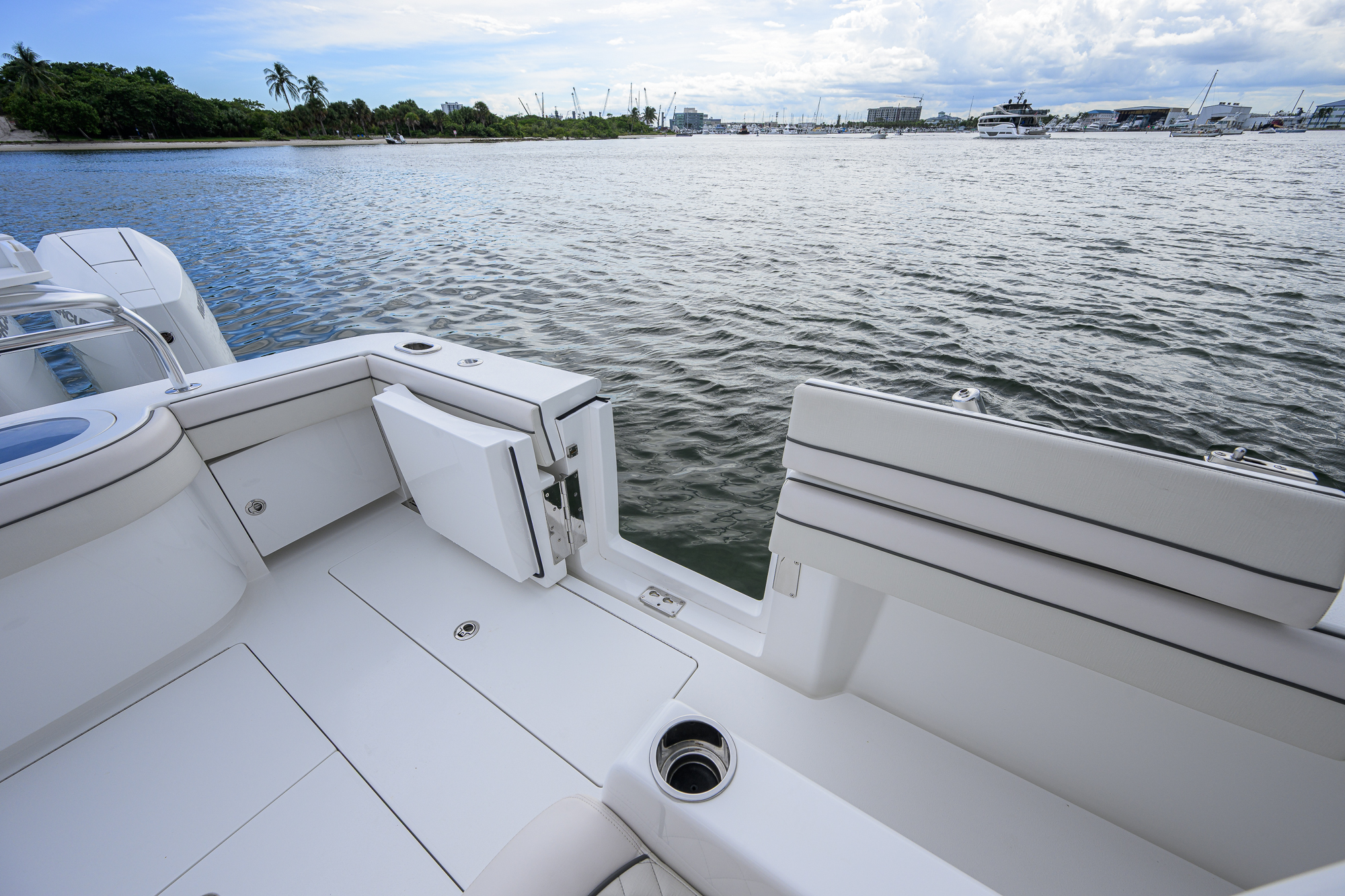 Overbooked yacht photo 59