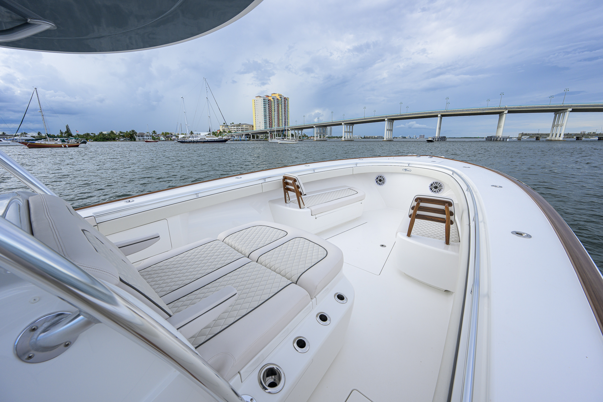 Overbooked yacht photo 49