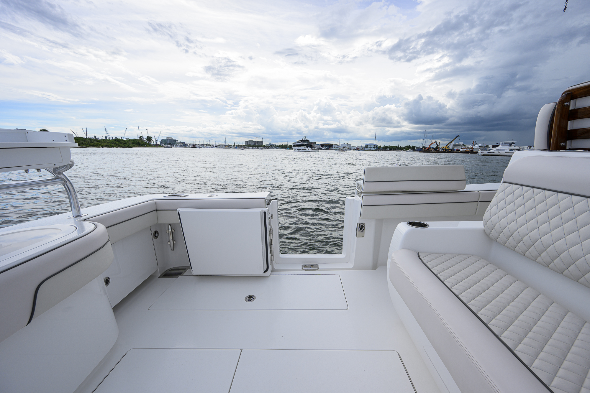 Overbooked yacht photo 58