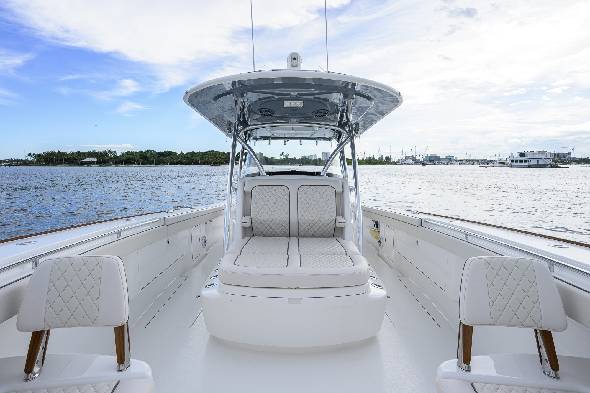 Overbooked yacht photo 46