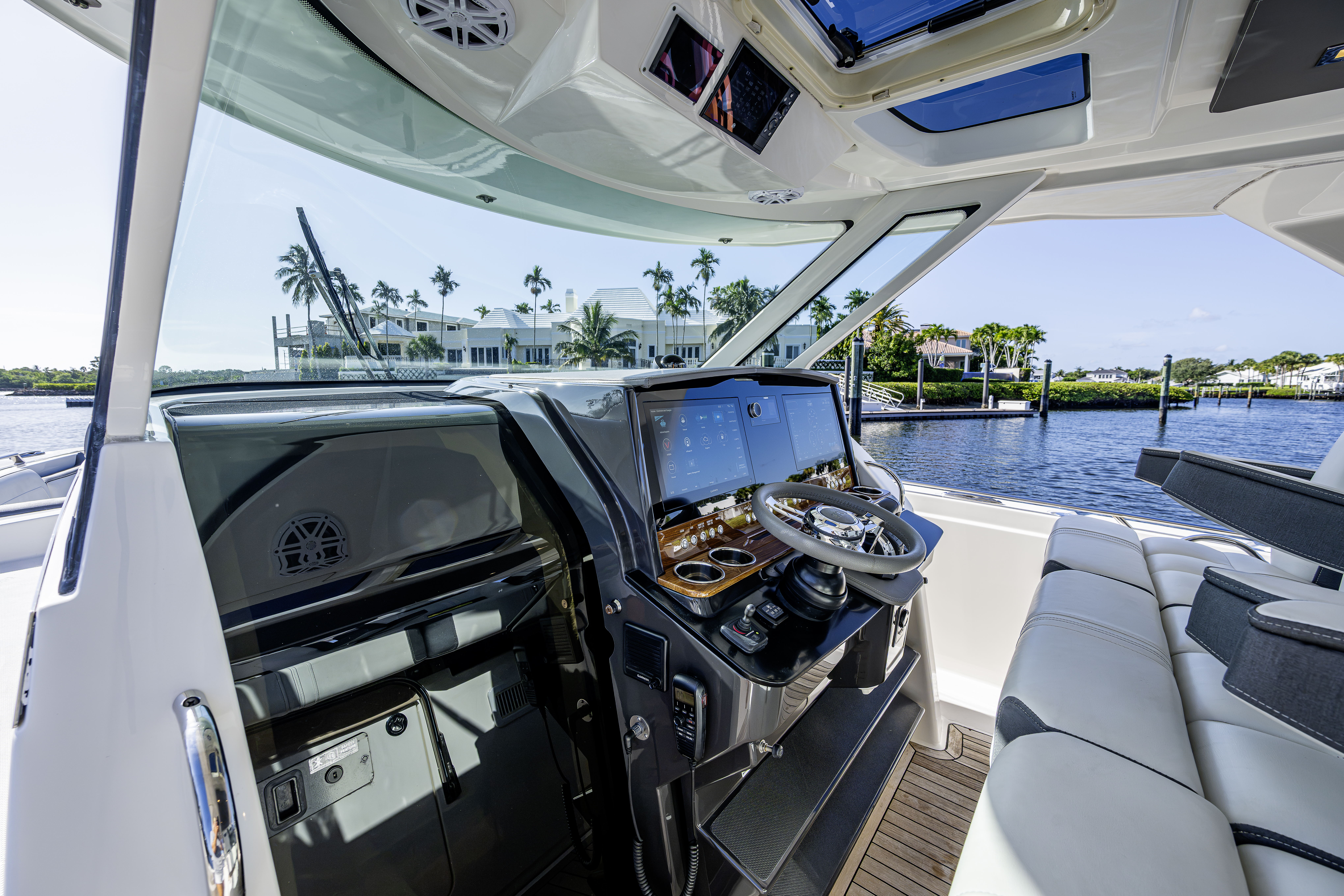 38 Tiara yacht photo 40