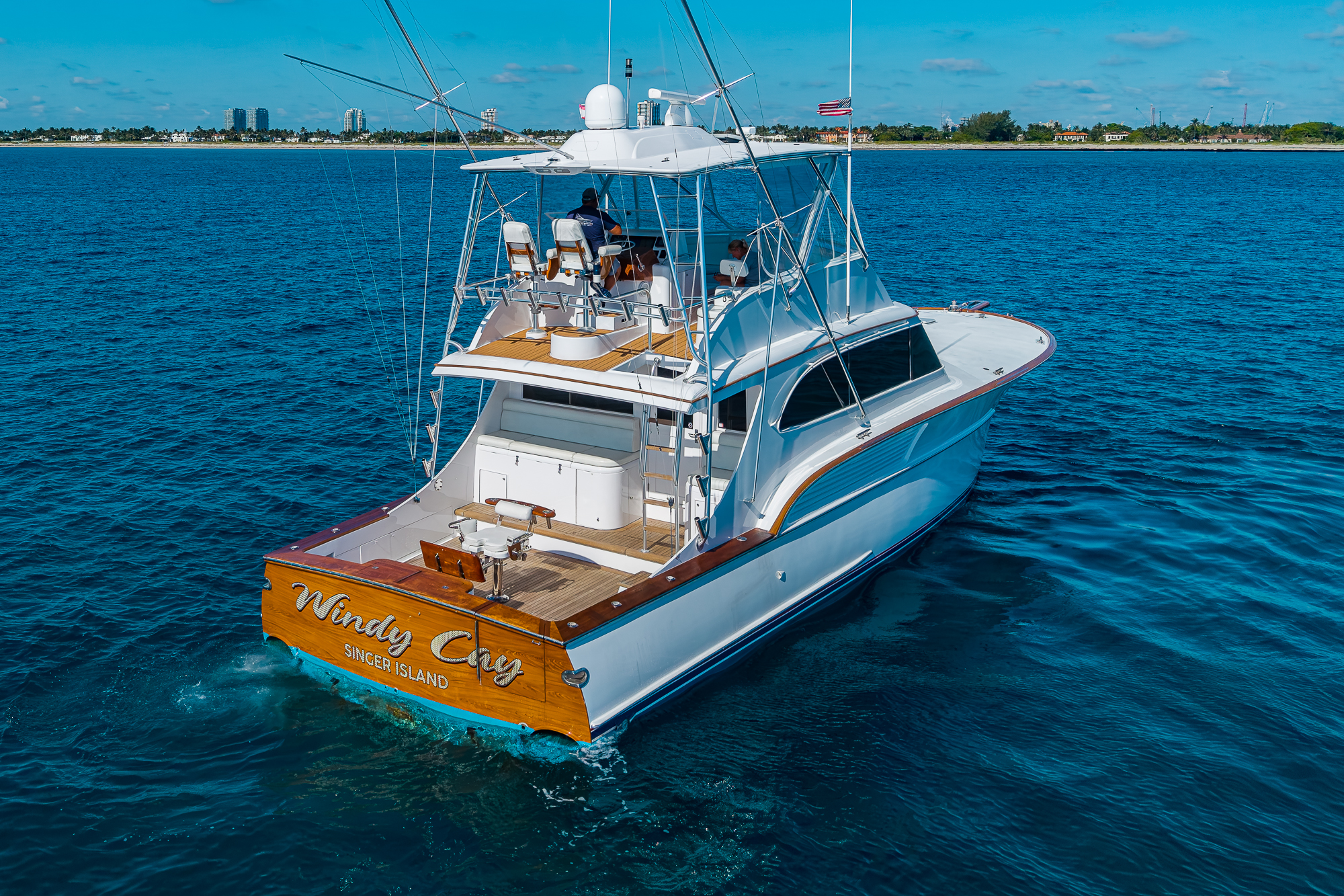 Windy Cay yacht photo 2