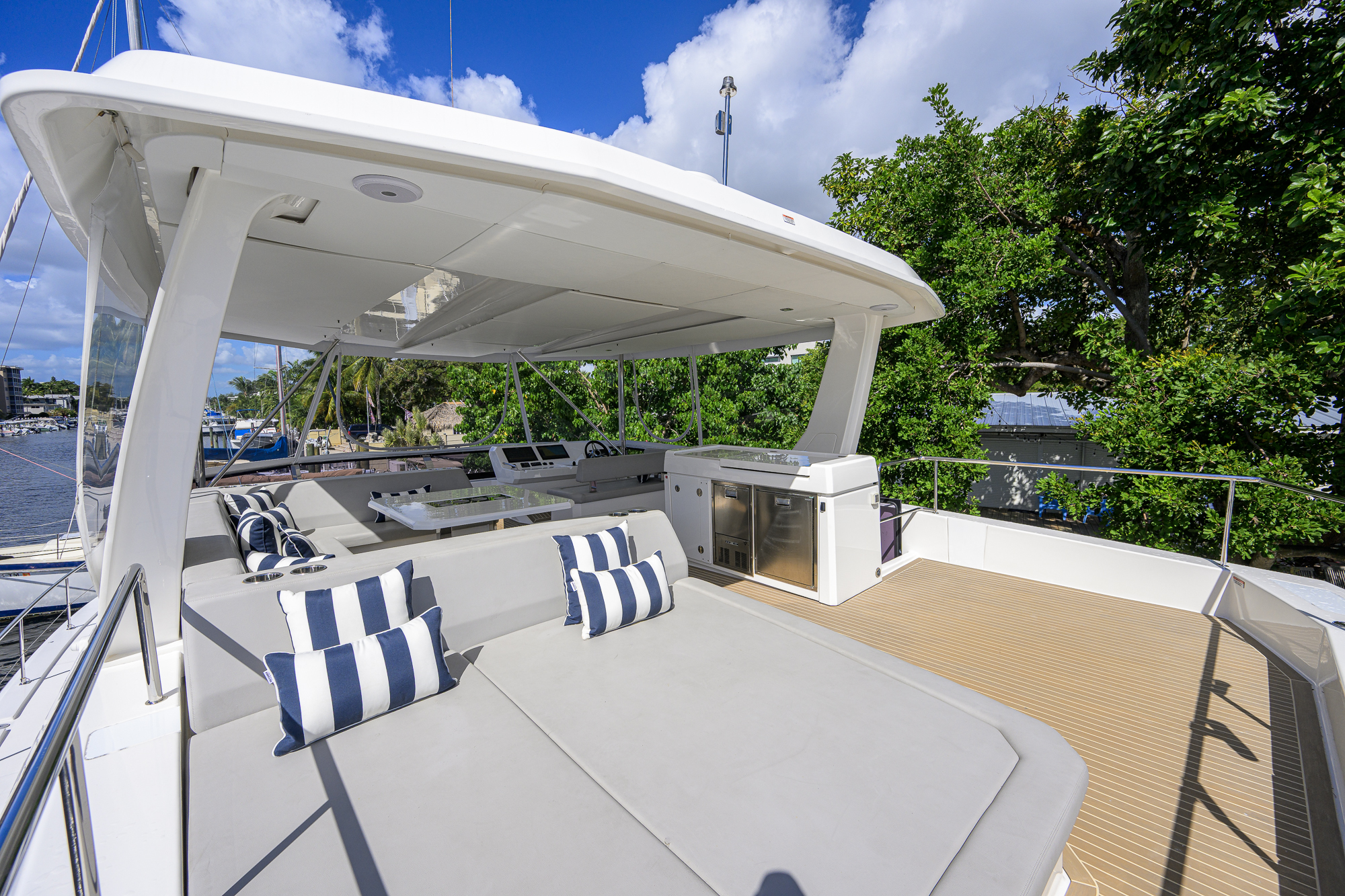 Sheildmaiden yacht photo 6