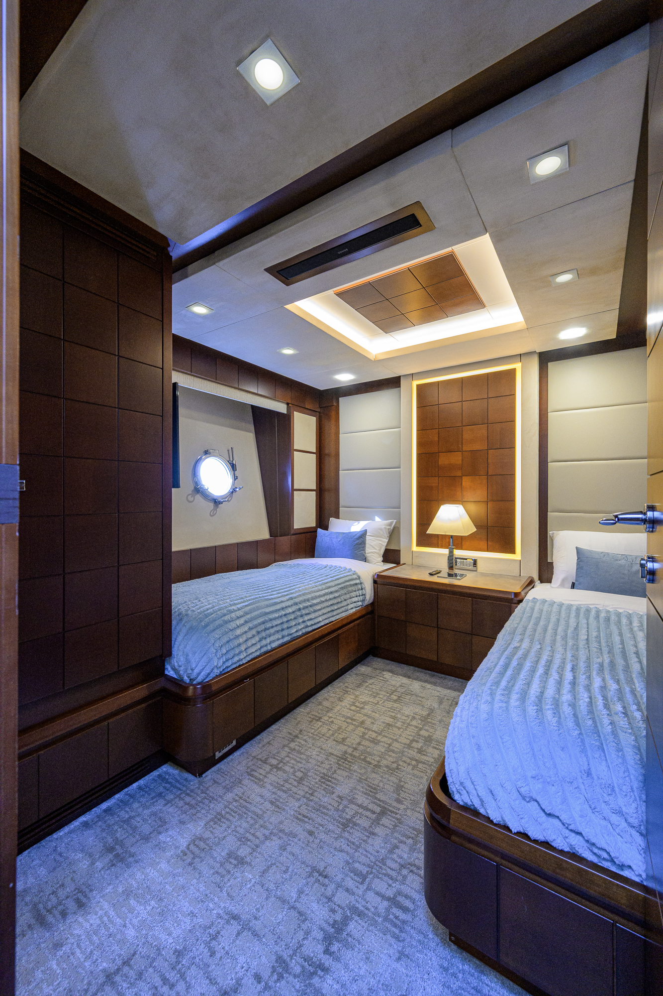 Beautiful M yacht photo 89