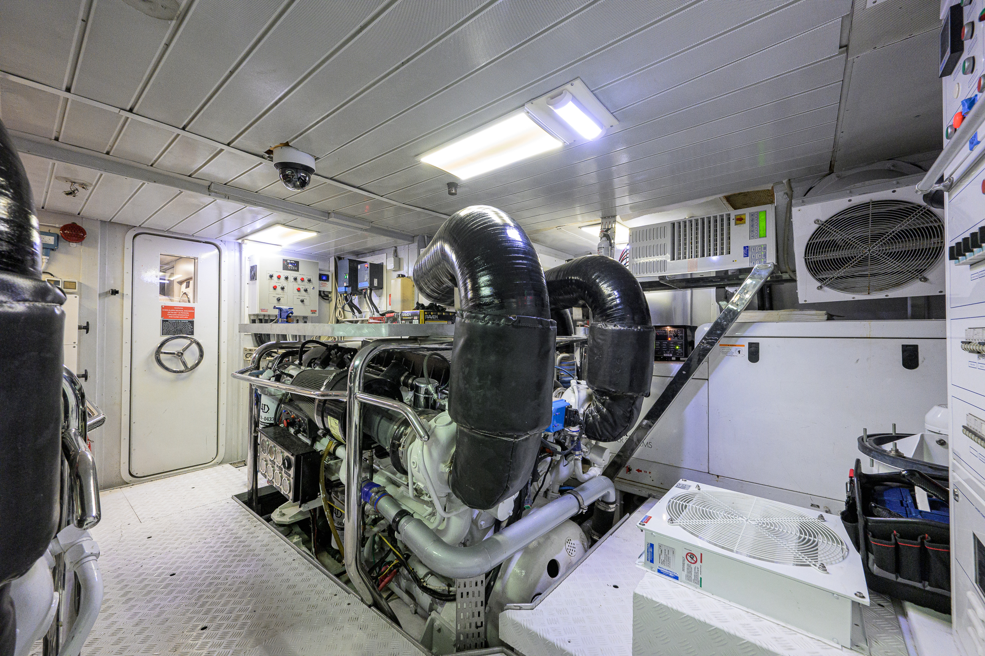 Beautiful M yacht photo 121