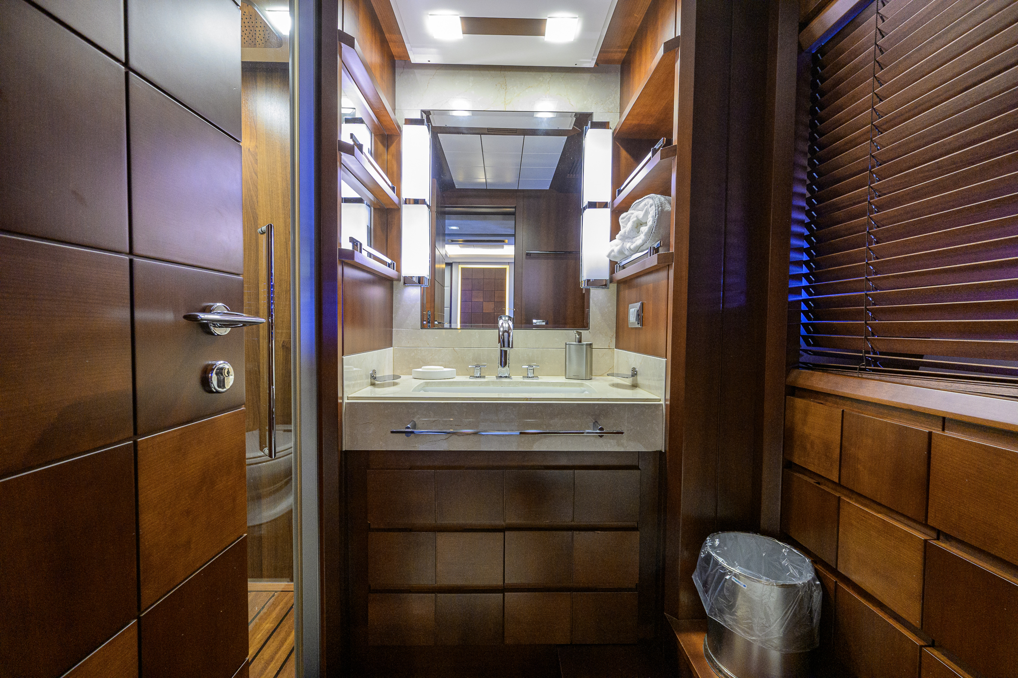 Beautiful M yacht photo 96
