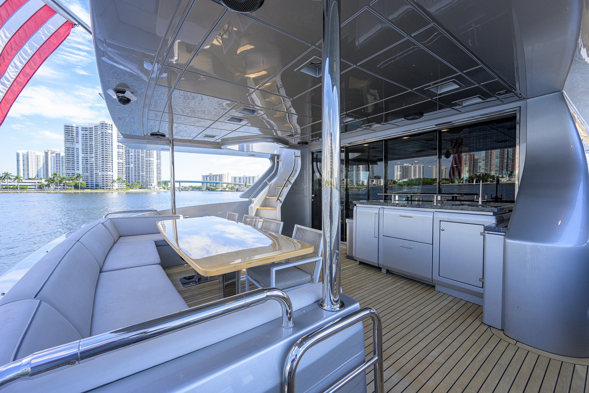 Beautiful M yacht photo 106