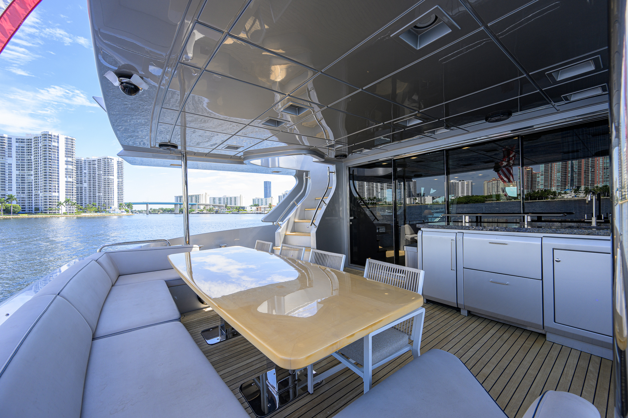 Beautiful M yacht photo 105